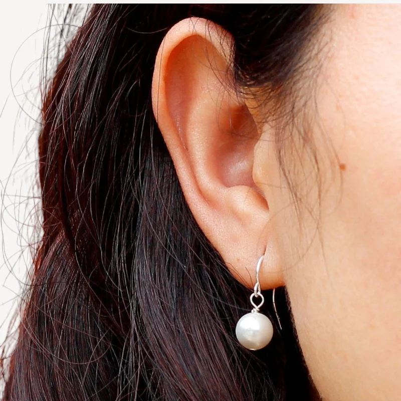 Women’s blue sapphire earrings-Dainty Pearl Earrings