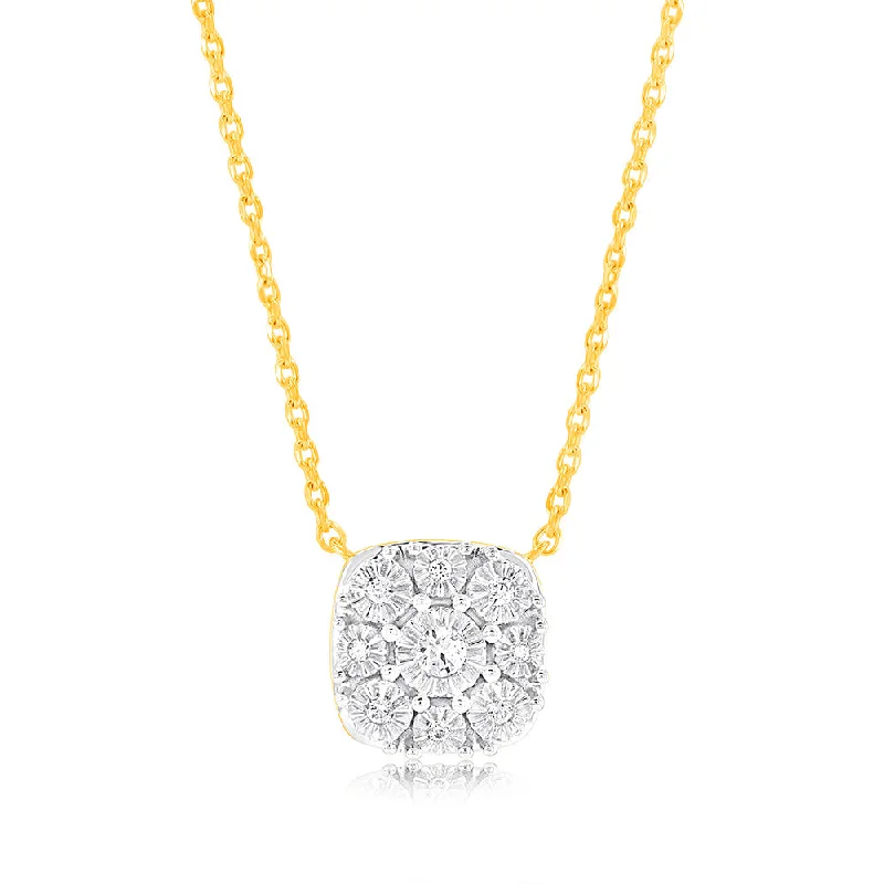 Women’s moon necklace-9ct Yellow Gold 1/10 Carat Diamond Pendant with 9 Brilliant Cut Diamonds in Disc Setting