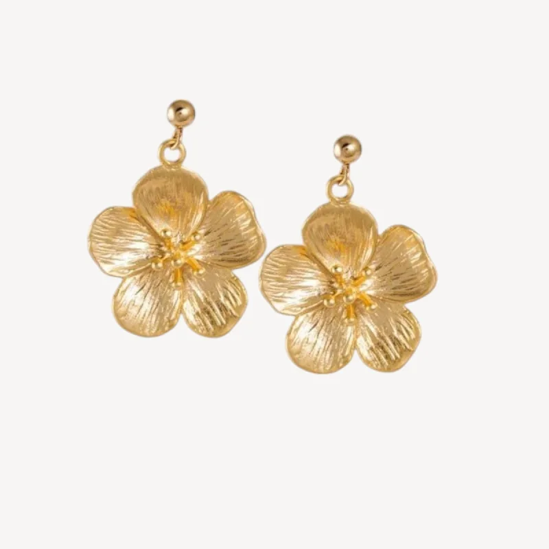 Women’s custom gold earrings-Dainty Gold Flower Earrings