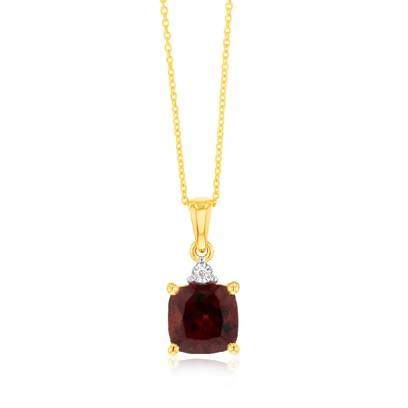 Women’s simple chain necklace-9ct Yellow Gold 1.85ct Garnet and Diamond Pendant on 45cm Chain