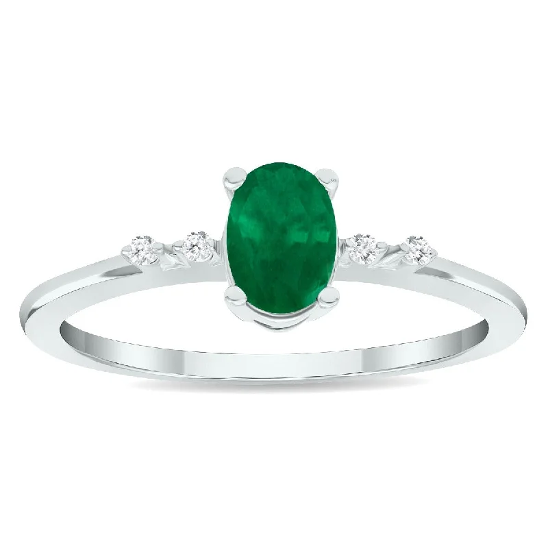 Women’s simple band ring-Women's Emerald and Diamond Sparkle Ring in 10K White Gold