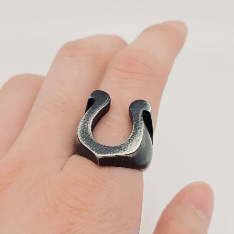 Women’s polished ring-Horseshoe Titanium Steel Ring