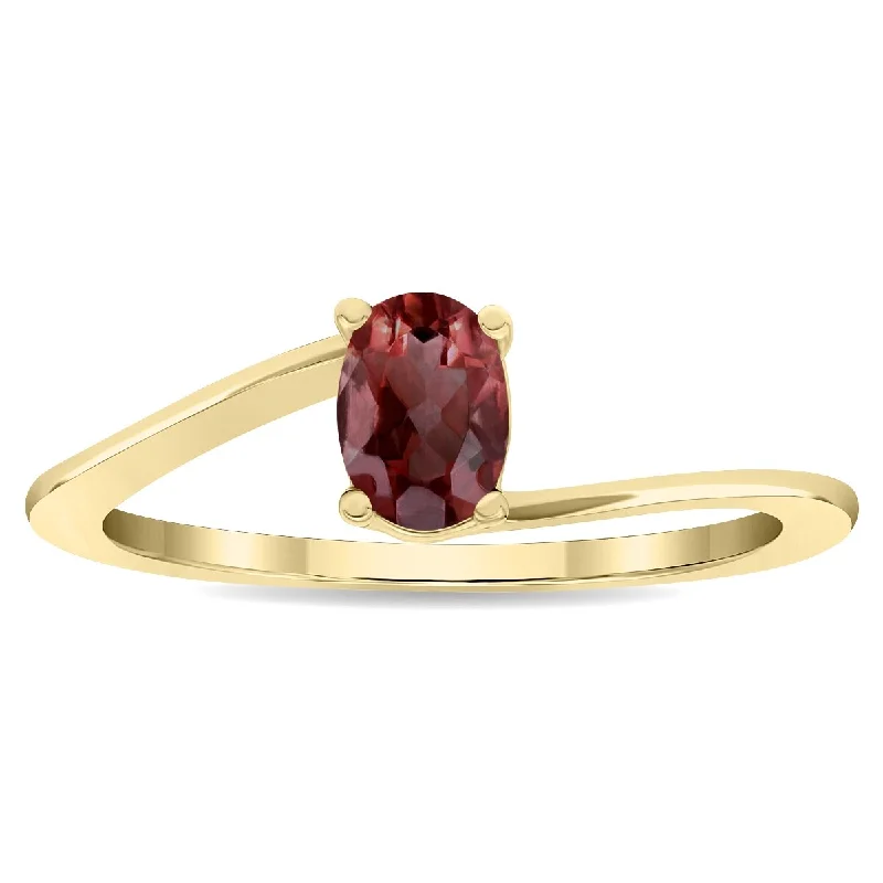 Women’s floral ring-Women's Solitaire Oval Shaped Garnet Wave Ring in 10K Yellow Gold