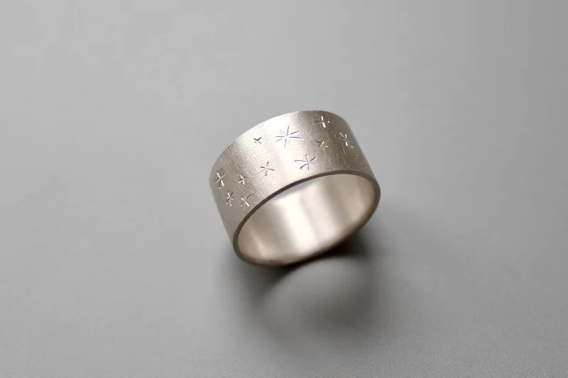 Women’s gold band ring-unisex silver band ring with stars