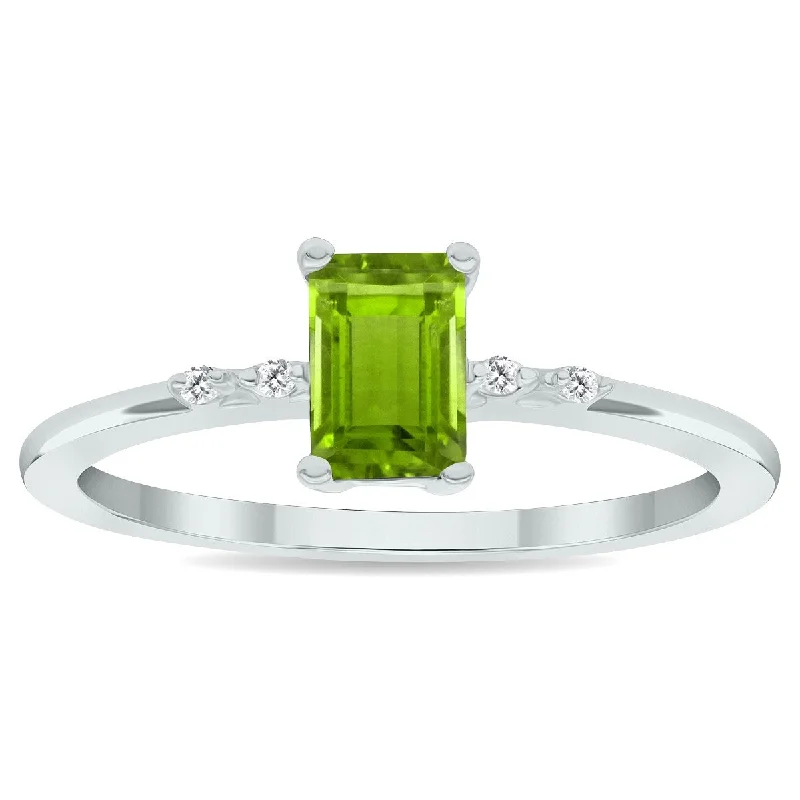 Women’s sterling silver ring-Women's Peridot and Diamond Sparkle Ring in 10K White Gold